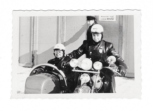 G1687 deux policiers sur - deux,