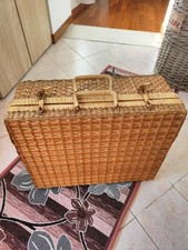 Vendo valigia da Picnic completa di 4 piatti, 2 bicchieri, posate x4 persone