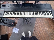 Tastiera Roland G-800 usata in buono stato compresa di cavo di alimentazione.