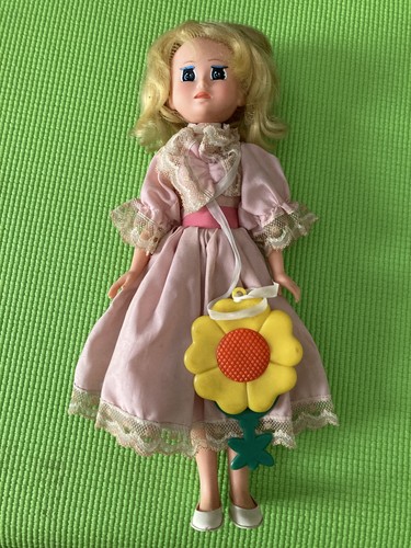 Lulu angelo tra fiori - un,
