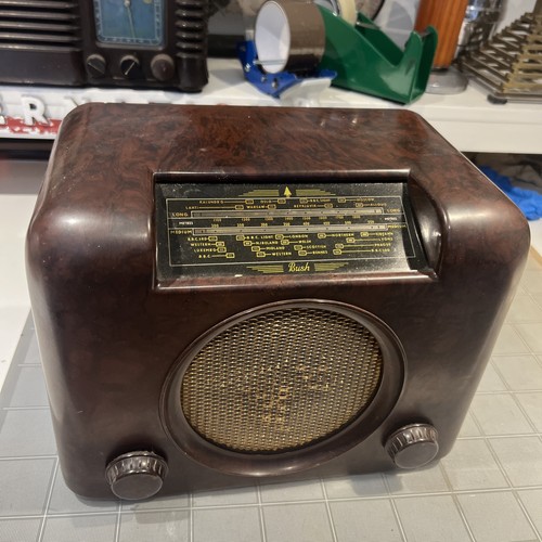 Bakelite bush vintage radio - bush,