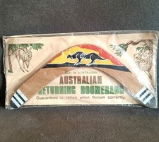 Sealed Australian returning boomerang, vintage legno, made in Australia Nuovo