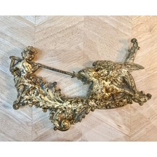 Antico frontone cherubino e