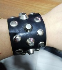 Bracciale nero Artigianale Con Borchie