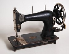 Macchina da cucire d'epoca