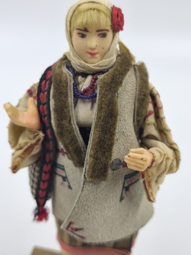 Bambola costume popolare