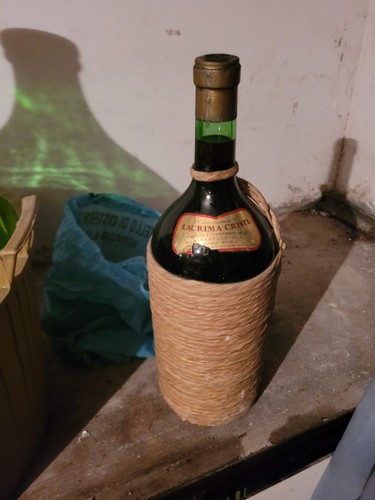 Vino lacrima cristi - lacrima,