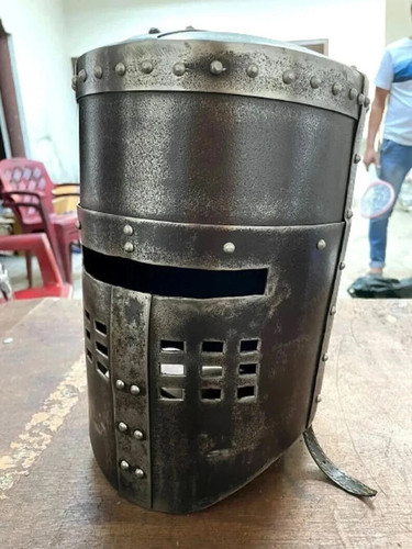 Elmetto medievale cavaliere