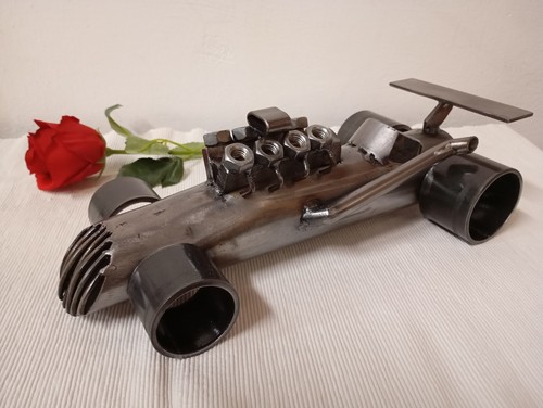 Auto scultura artistica - , ferro
