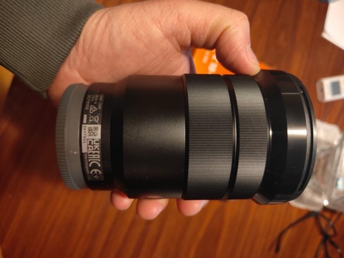 Sony 105 f - pz, 18-105