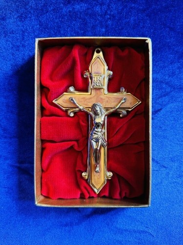 Crocifisso commemorativo