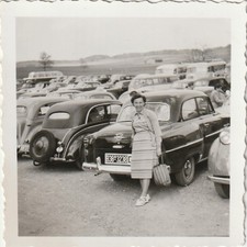 Foto d'epoca donna dietro 1953
