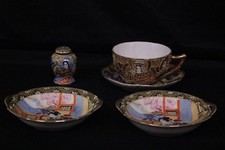 Lotto di porcellane giapponesi marchiate con tazza + piattino scodelle e saliera