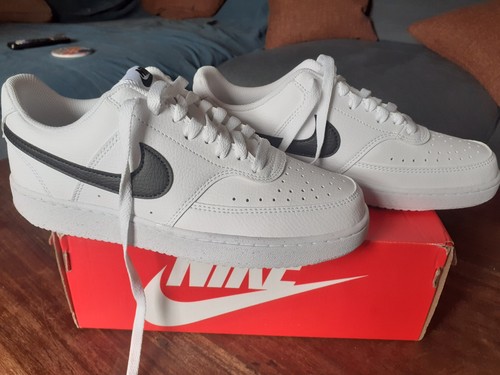 Brand new size nike - new,