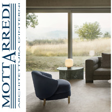 Poltrona in tessuto con piedi