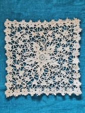 Antico centrino lavorato a