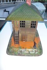Vecchia casetta in latta per diorama trenini elettrici. Trade Mark Germany.