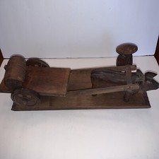 Bue in legno intagliato a mano vintage, carro a 2 ruote con uomo asiatico e barile