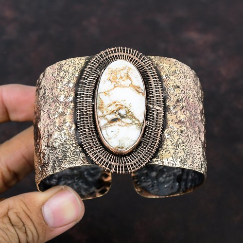 Bracciale regolabile avvolto