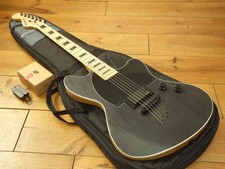 ** Kononykheen Breed 30 Satin Black con pickup attivo EMG 81 **