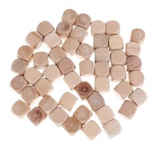 50 Pezzi Di Dadi In Legno
