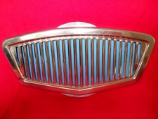 Fregio-emblema-mascherina fuoriserie in metallo per Fiat 500 d'epoca e altre