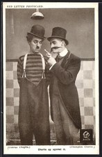 Attore Charlie Chaplin in una scena di film, cartolina 