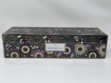 Voluspa Set regalo candela piedistallo, 4 candele, 2,5 once ciascuna - Nuovo in scatola aperta