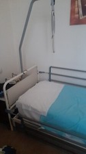 letto singolo da ospedale con sponde 