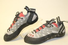 Scarpe da arrampicata su
