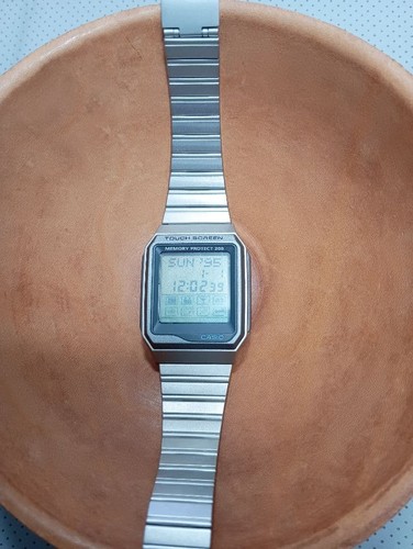 Orologio digitale touch screen
