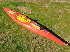 kayak rigido lunghezza mt. 3,90 in buono stato completo di pagaia in legno e par