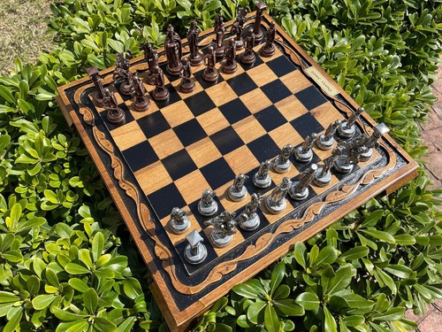 Antico set scacchi crociati