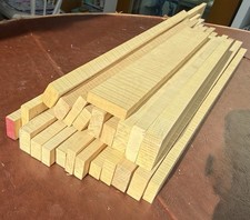 Strisce intarsiate in legno di