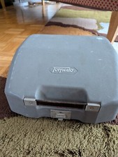 Graziosa vecchia macchina da