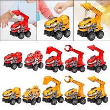 I bambini giocano ai camion
