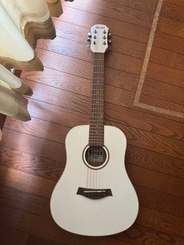 Mini chitarra acustica bianca