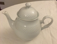 Teiera in fine porcellana