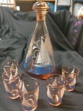 ANTICO SET DA LIQUORE CON BOTTIGLIA E BICCHIERINI SOGGETTO VELE