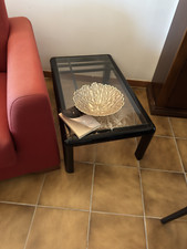 Tavolino basso rettangolare in vetro e bordi neri