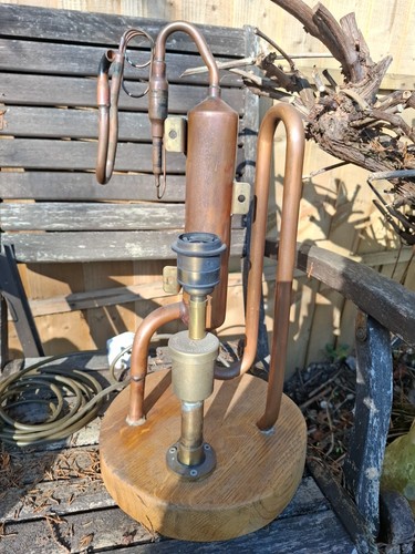Lampada base legno tubi - , di