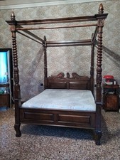 LETTO A BALDACCHINO IN NOCE
