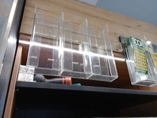 Présentoir mural de cartes à