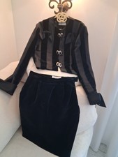 Tailleur in velluto nero di