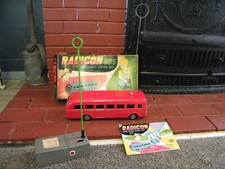 Telecomando a batteria bus radicon rosso giocattoli moderni vintage anni 50