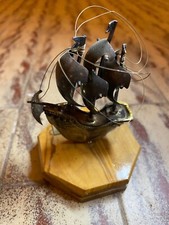 Veliero in ferro battuto con base in marmo