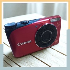 Fotocamera digitale rossa