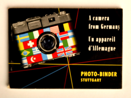 Una macchina fotografica - , dalla