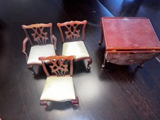 Sedie e tavolo da pranzo