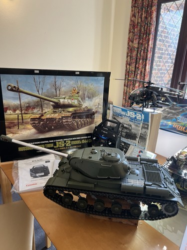 Tamiya js 2 - 1/16, carro